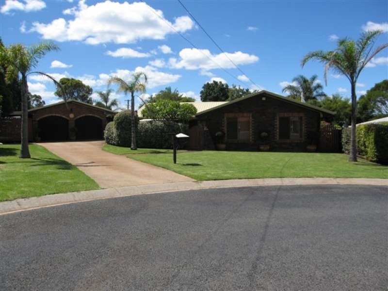 9 Diane Court, Centenary Heights QLD 4350