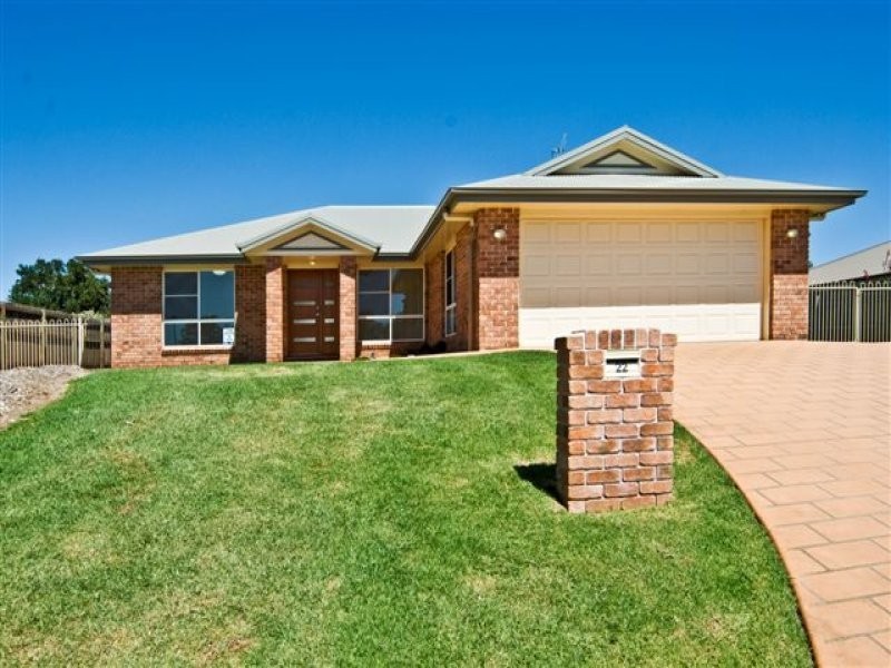 22 Manooka Crescent, Highfields QLD 4352