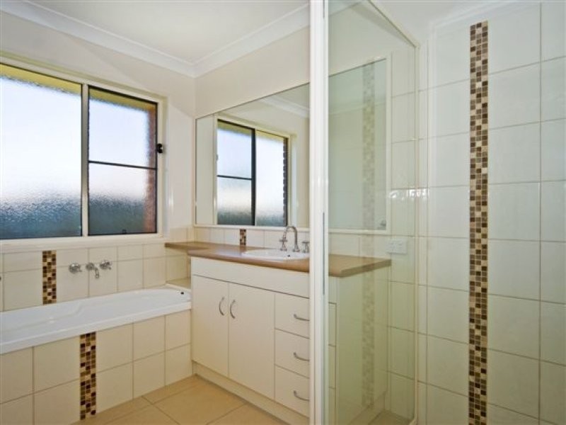 22 Manooka Crescent, Highfields QLD 4352