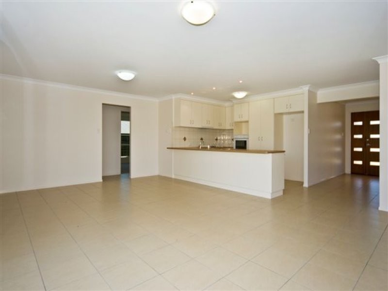 22 Manooka Crescent, Highfields QLD 4352