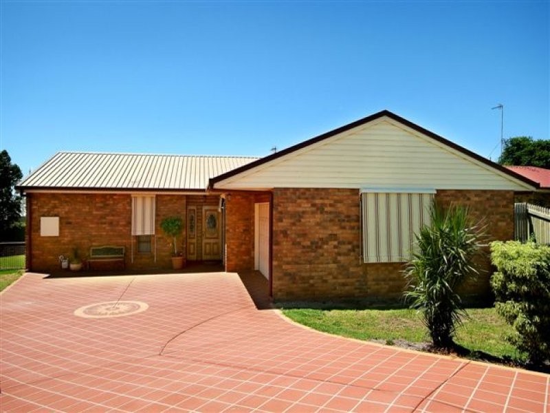 15 Beer Court, Kearneys Spring QLD 4350