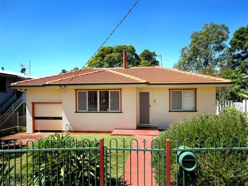 16 Schloss Street, Centenary Heights QLD 4350