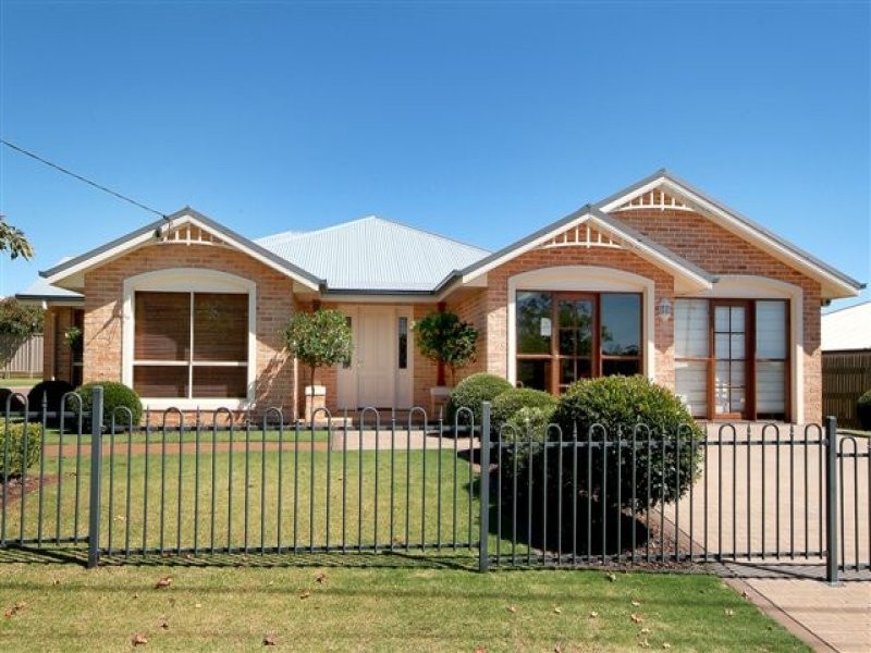 349 Ramsay Street, Middle Ridge QLD 4350