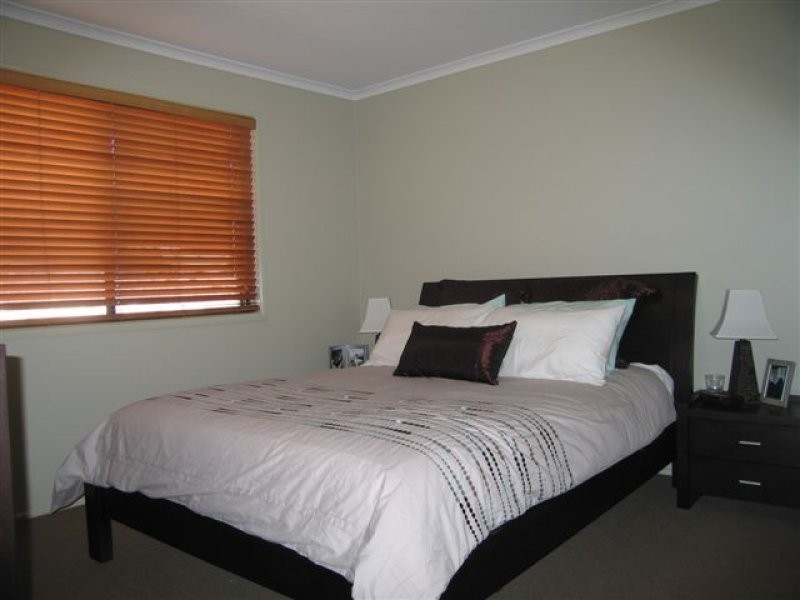8 Willowburn Drive, Rockville QLD 4350