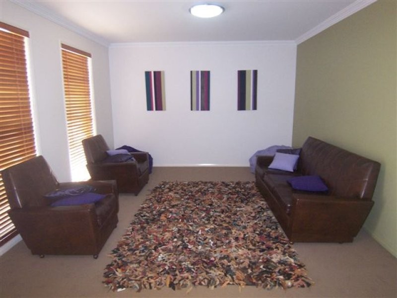 40 Nioka Drive, Highfields QLD 4352