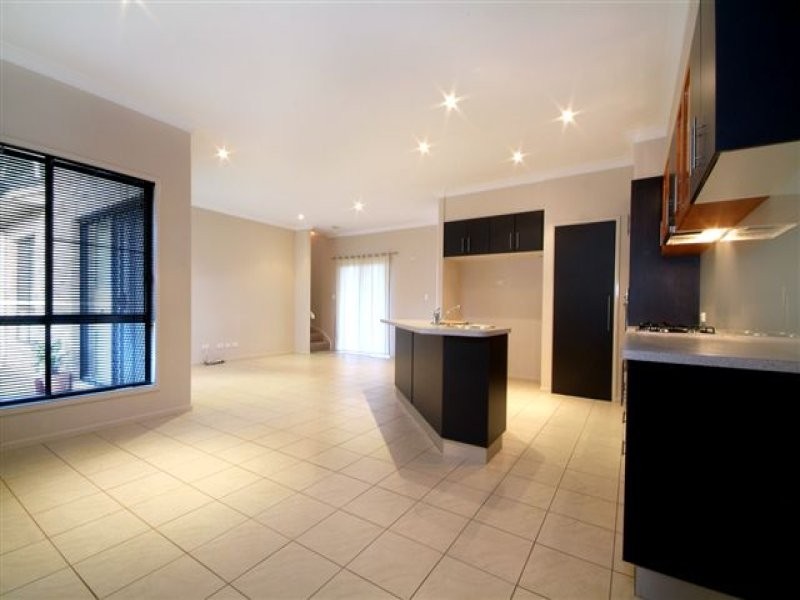 34 Fadden Crescent, Middle Ridge QLD 4350