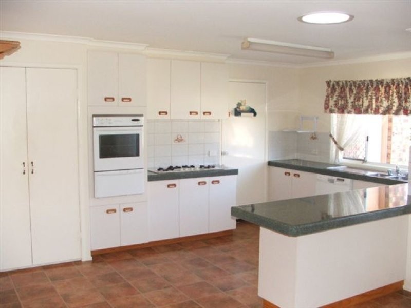 4 Heather Street, Kearneys Spring QLD 4350