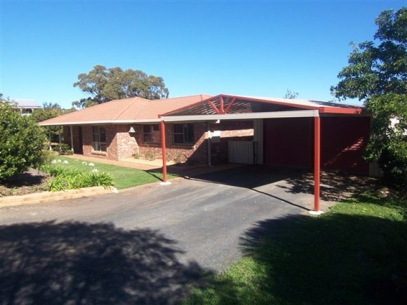 11 Palmer Drive, Highfields QLD 4352