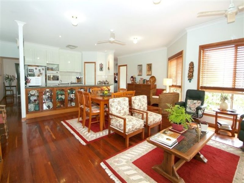 4 Poinsettia Court, Middle Ridge QLD 4350