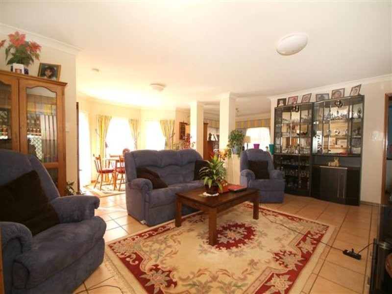 2 Willem Close, Middle Ridge QLD 4350