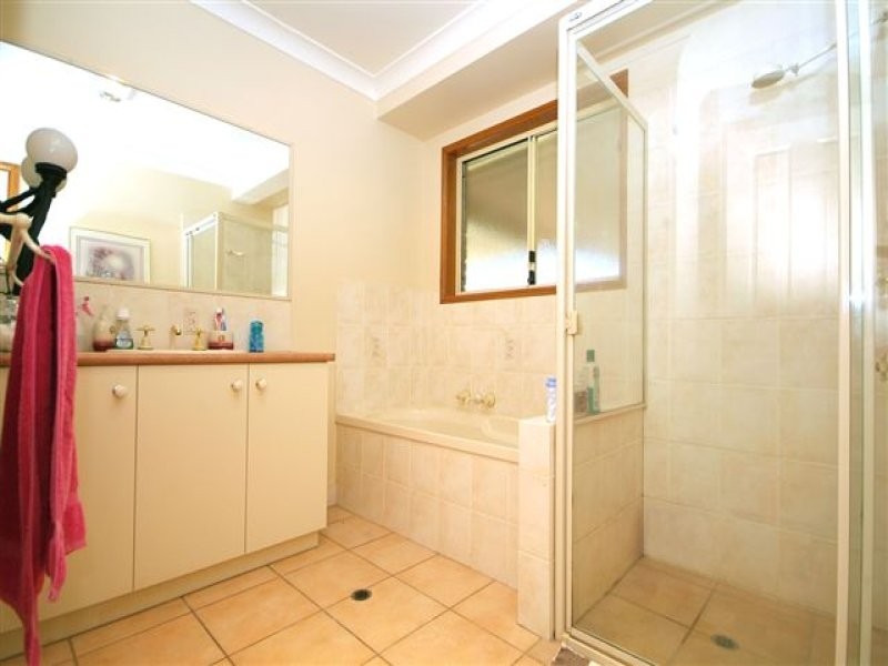 2 Willem Close, Middle Ridge QLD 4350