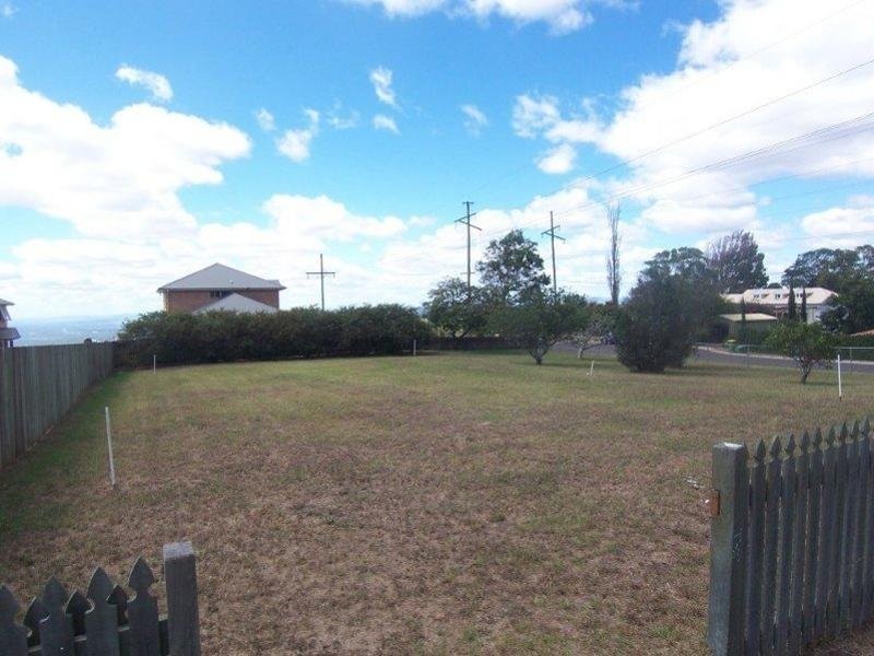 22 Mackenzie Street, Mount Lofty QLD 4350