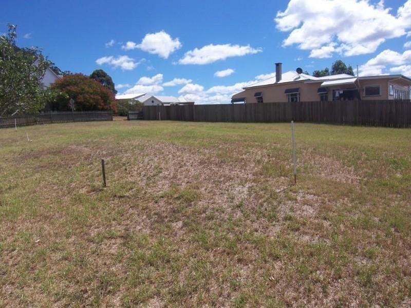 22 Mackenzie Street, Mount Lofty QLD 4350