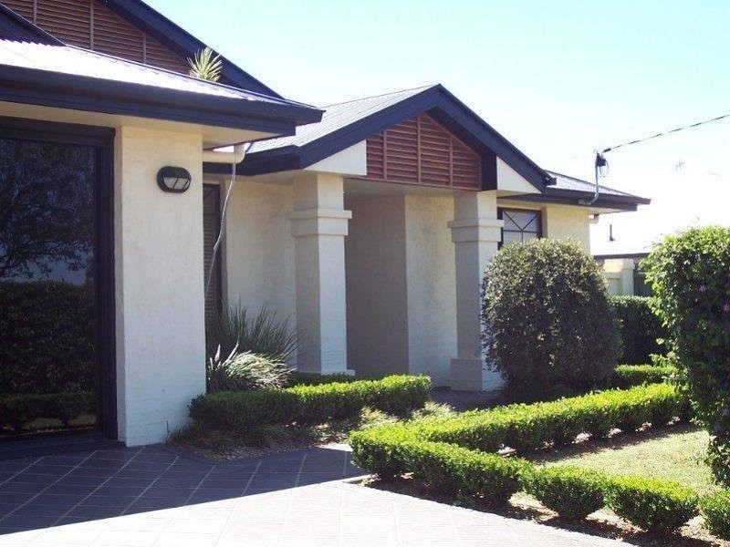 407 West Street, Kearneys Spring QLD 4350