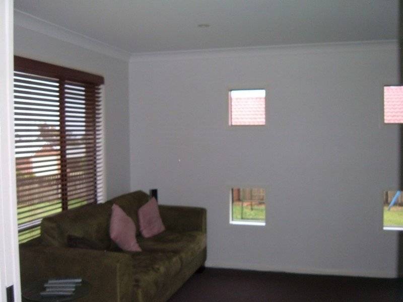 12 Banksdale Drive, Middle Ridge QLD 4350