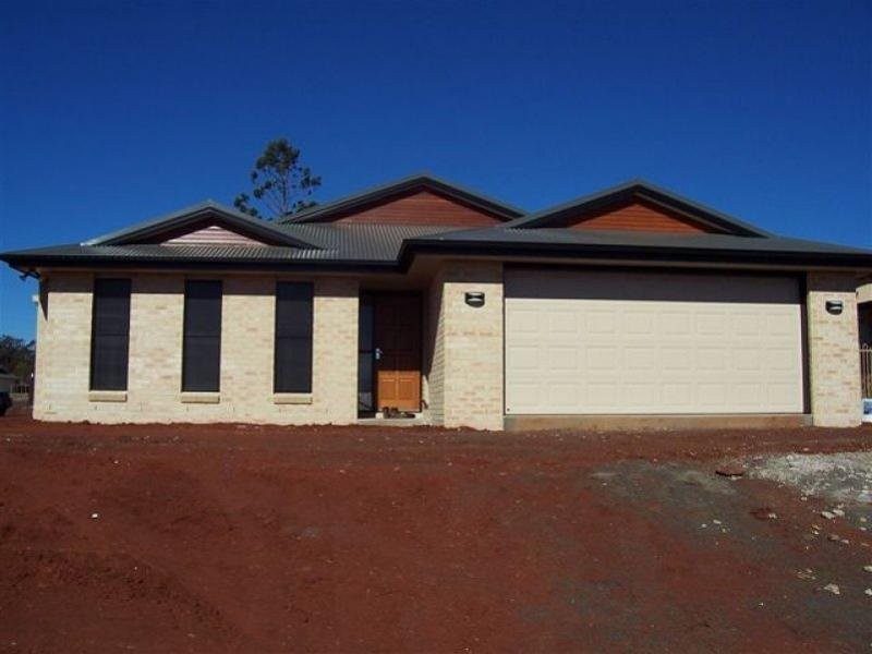 8 Clara Street, Highfields QLD 4352