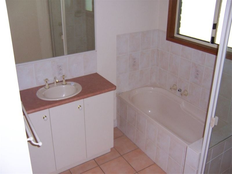 2 Willem Close, Middle Ridge QLD 4350