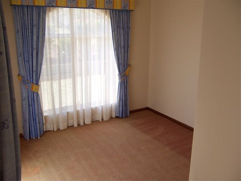 2 Willem Close, Middle Ridge QLD 4350