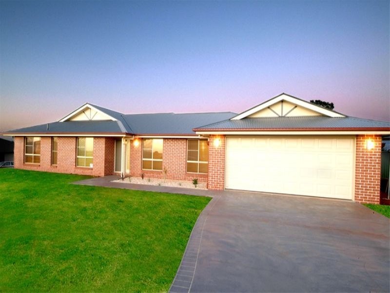2 Clara Street, Highfields QLD 4352