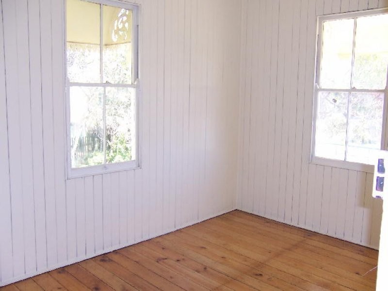 14 Albert Street, Newtown QLD 4350