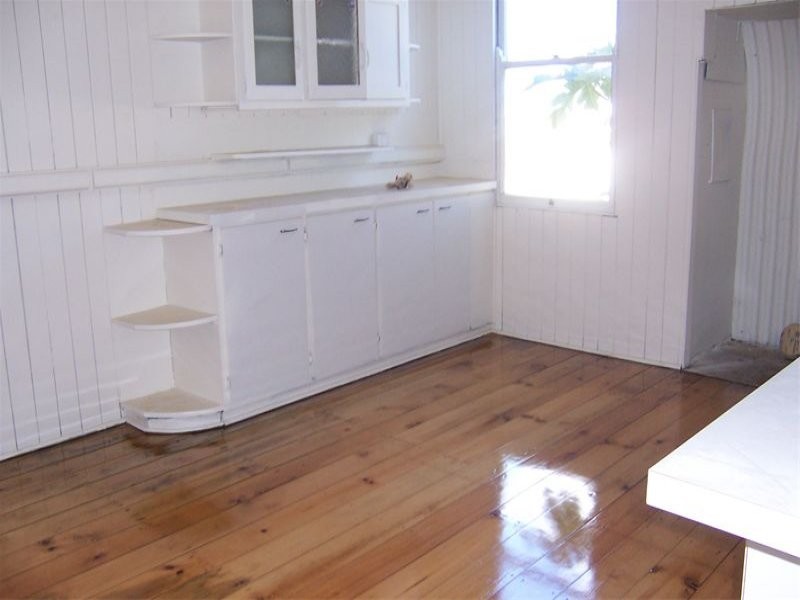 14 Albert Street, Newtown QLD 4350