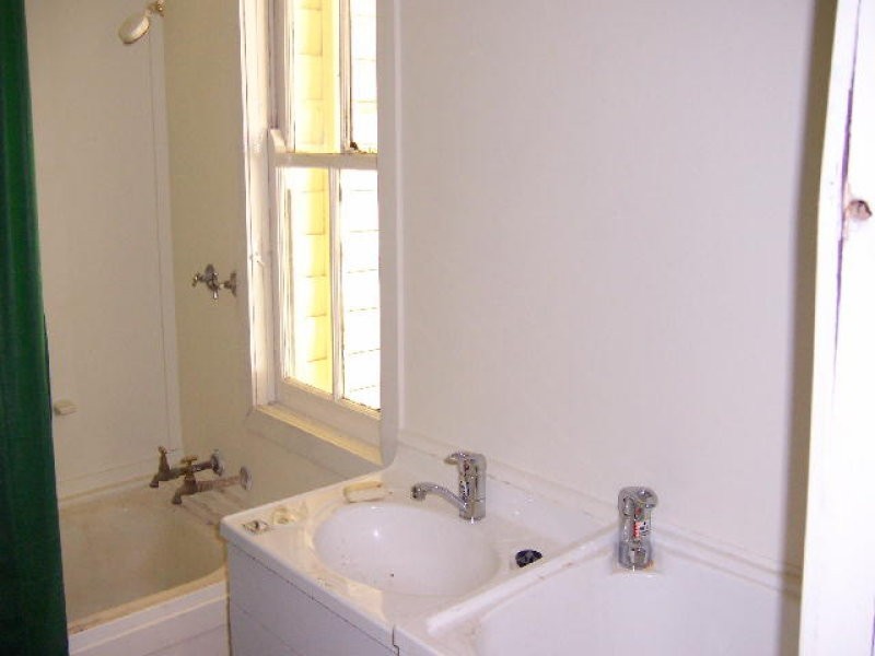 14 Albert Street, Newtown QLD 4350