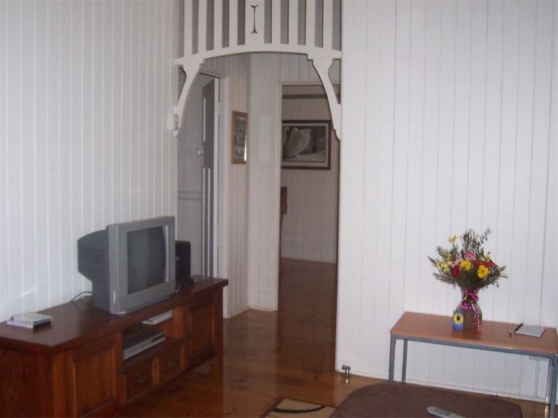 14 Lochel Street, Mount Lofty QLD 4350