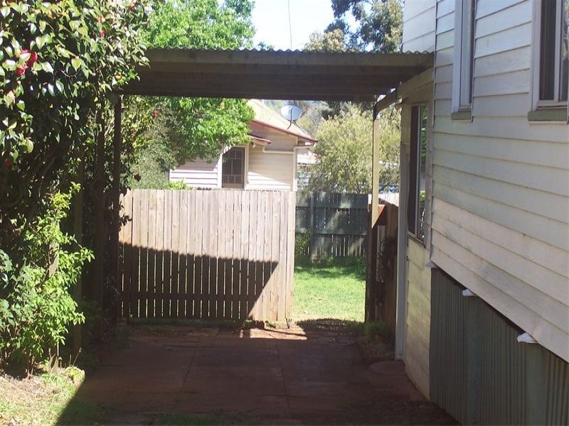 14 Lochel Street, Mount Lofty QLD 4350