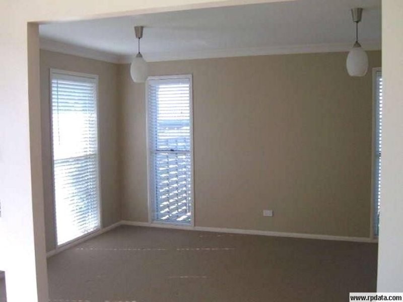 16 Barton Street, Middle Ridge QLD 4350