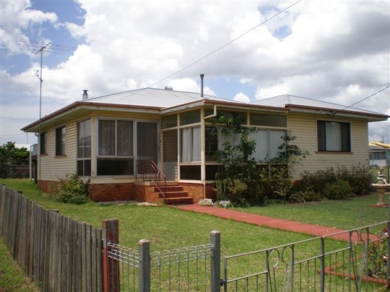 4 Walker Street, Harristown QLD 4350