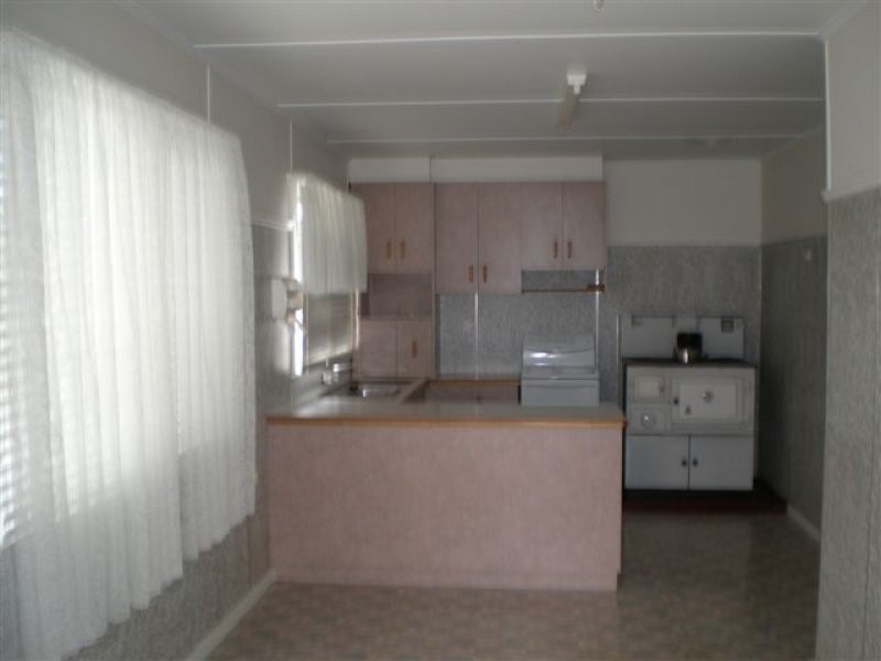 4 Walker Street, Harristown QLD 4350