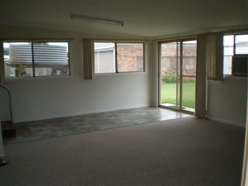 4 Walker Street, Harristown QLD 4350