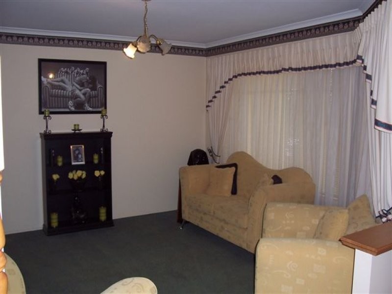 9 Buckle Street, Middle Ridge QLD 4350