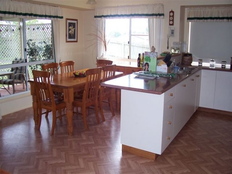 9 Buckle Street, Middle Ridge QLD 4350