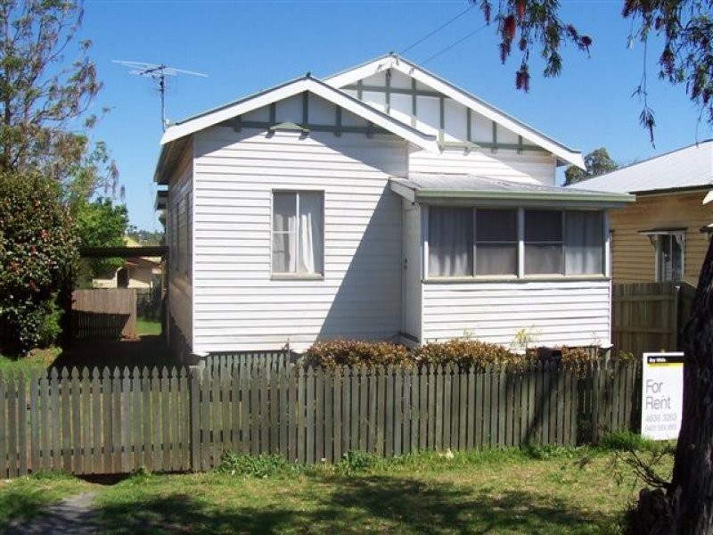 14 Lochel Street, Mount Lofty QLD 4350