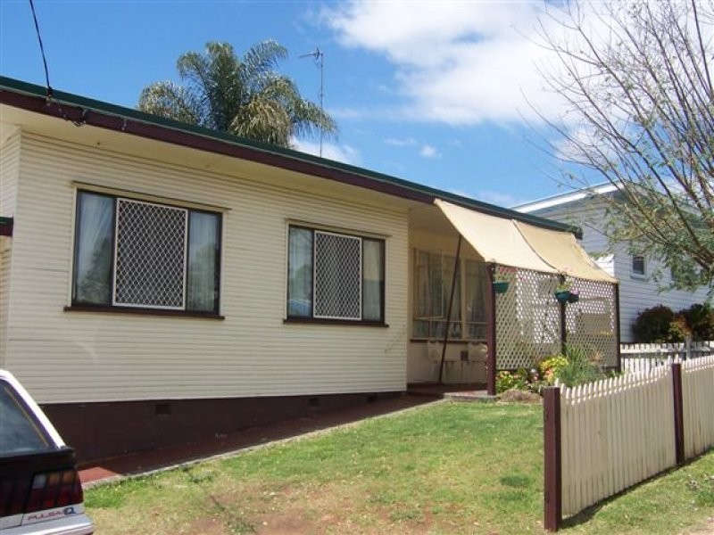 84 Holberton Street, Newtown QLD 4350