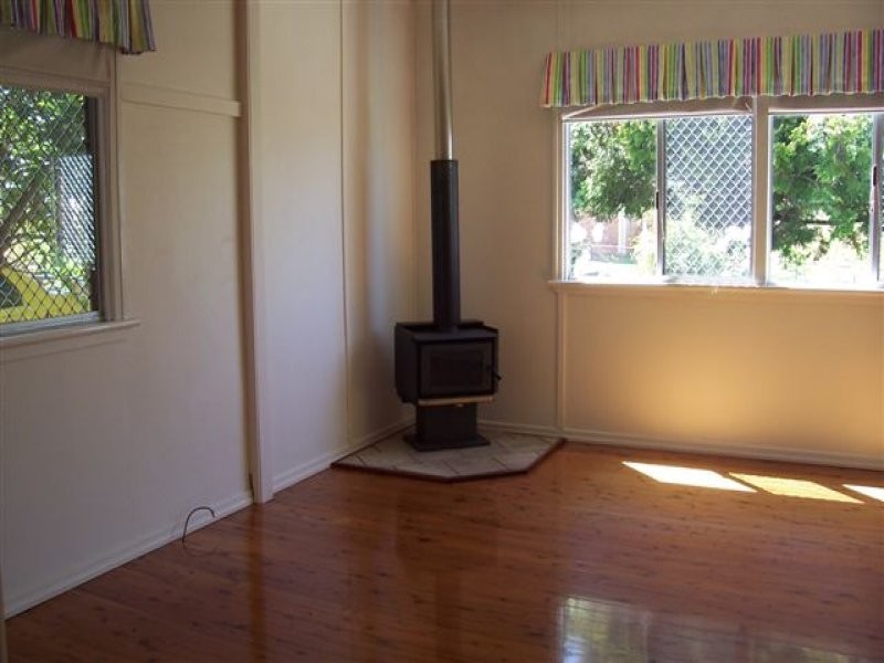 97 Stuart Street, Mount Lofty QLD 4350