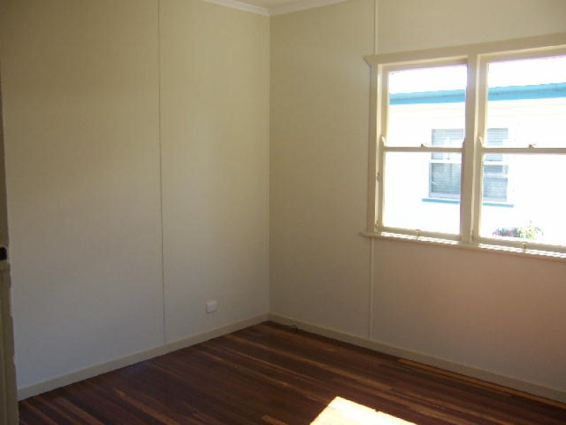 4 Robsart Street, North Toowoomba QLD 4350