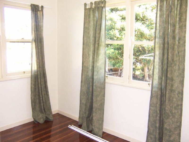 4 Robsart Street, North Toowoomba QLD 4350