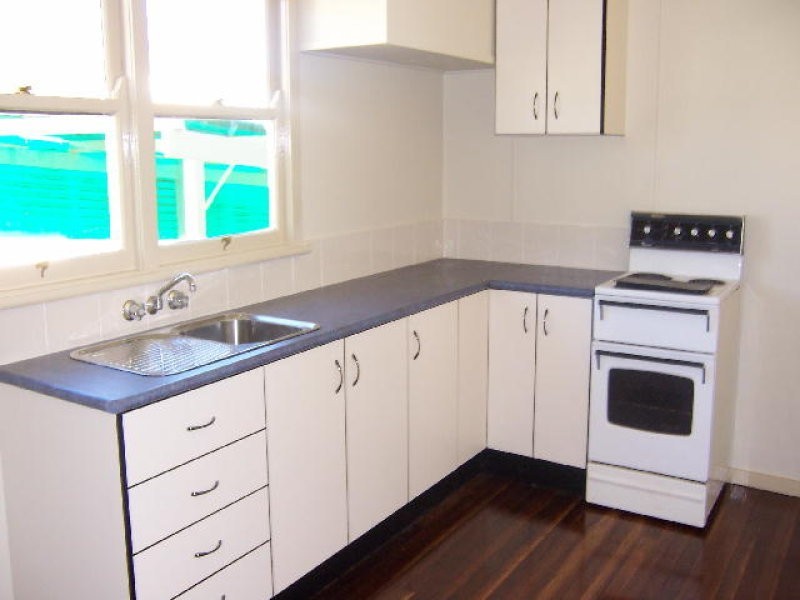 4 Robsart Street, North Toowoomba QLD 4350