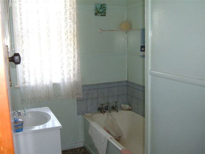 32 Ramsay Street, Rangeville QLD 4350