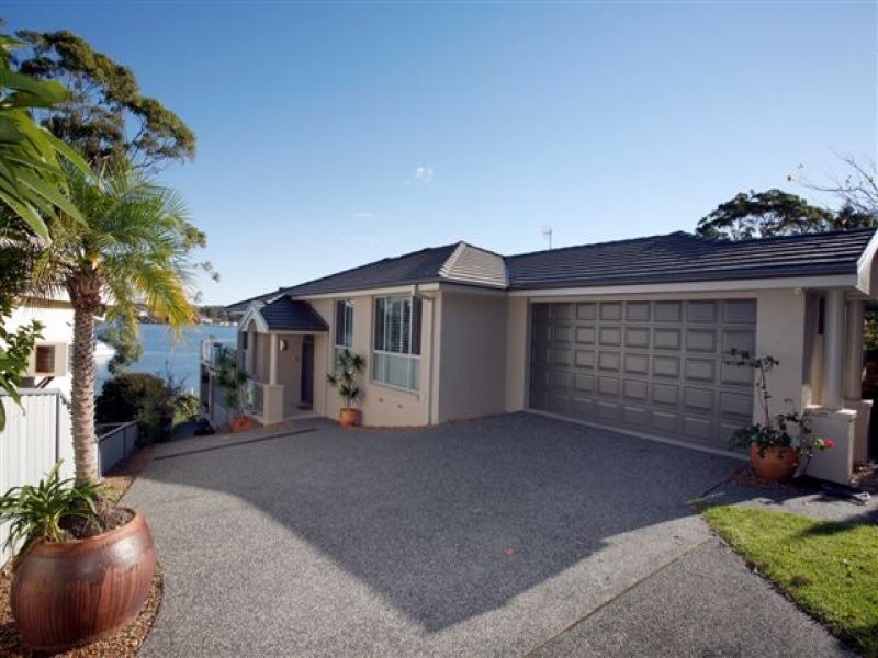 92 Sealand Road, Fishing Point NSW 2283