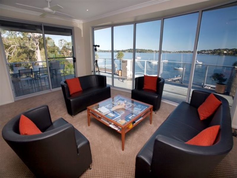 92 Sealand Road, Fishing Point NSW 2283