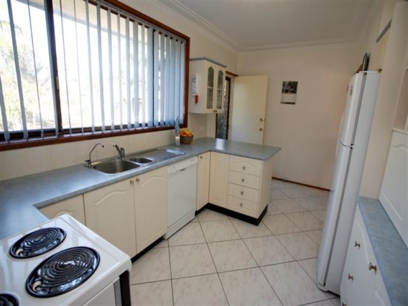 4 Jamboree Close, Fennell Bay NSW 2283