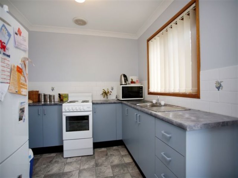 32 Lake Road, Fennell Bay NSW 2283