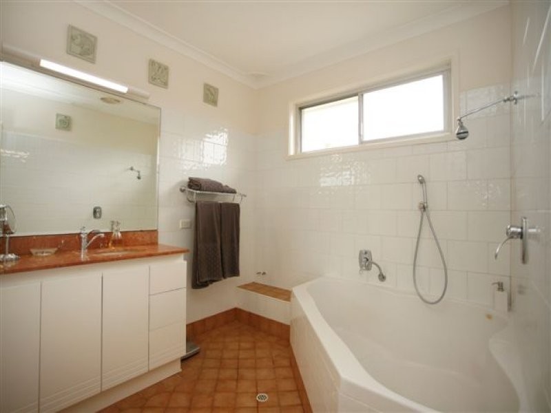 5 Laycock Street, Carey Bay NSW 2283