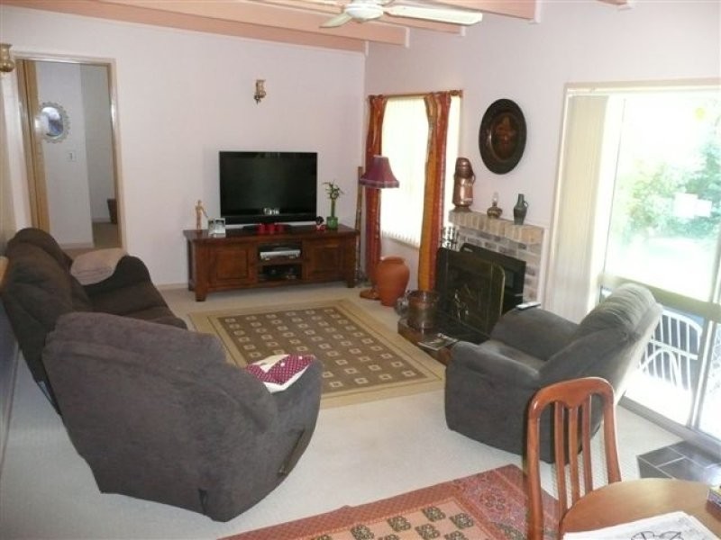 9 Macquarie Road, Fennell Bay NSW 2283