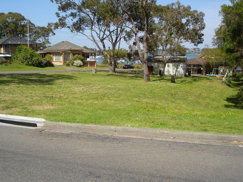 3 Lake Street, Bolton Point NSW 2283