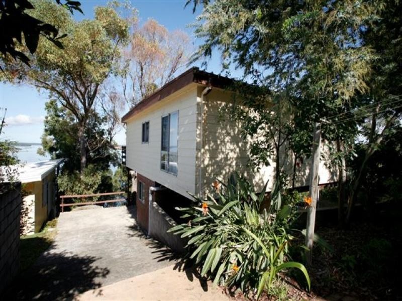 17 Beach Road, Wangi Wangi NSW 2267
