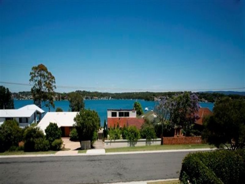 41 Sealand Road, Fishing Point NSW 2283